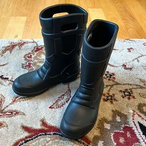 New Wolverine Scout waterproof boots.  Size 7 men’s (40 EU).